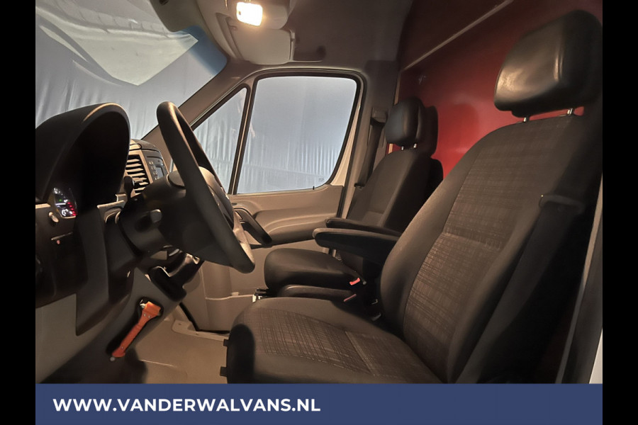 Mercedes-Benz Sprinter 316 CDI 164pk L2H2 Euro6 Airco | 2800kg Trekhaak | Omvormer | Cruisecontrol parkeersensoren, chauffeursstoel