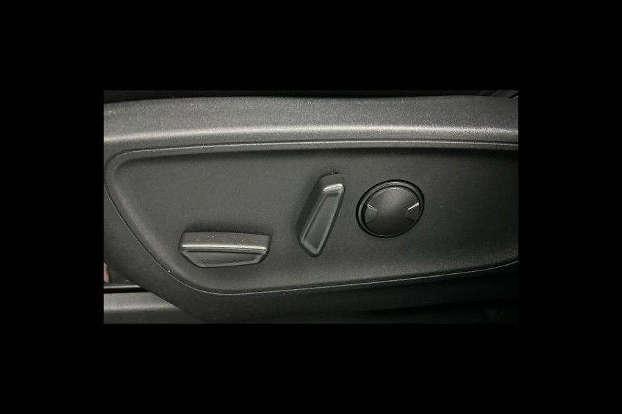 Ford Kuga 2.5 PHEV ST-Line X 225pk | Black Pack | Sync 3 Navigatie | 20 inch Lichtmetaal | Contrasterend dak| 1.500kg Trekgewicht