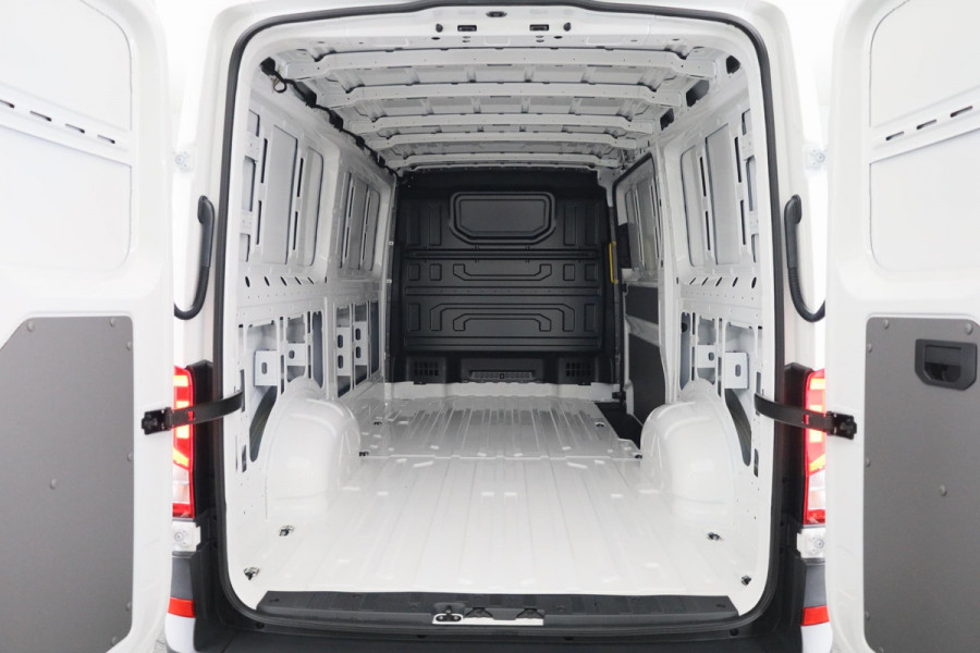 Volkswagen Crafter Trendline L3 2.0 TDI EU6 140 pk GVW 3.0T NETTO DEAL!!