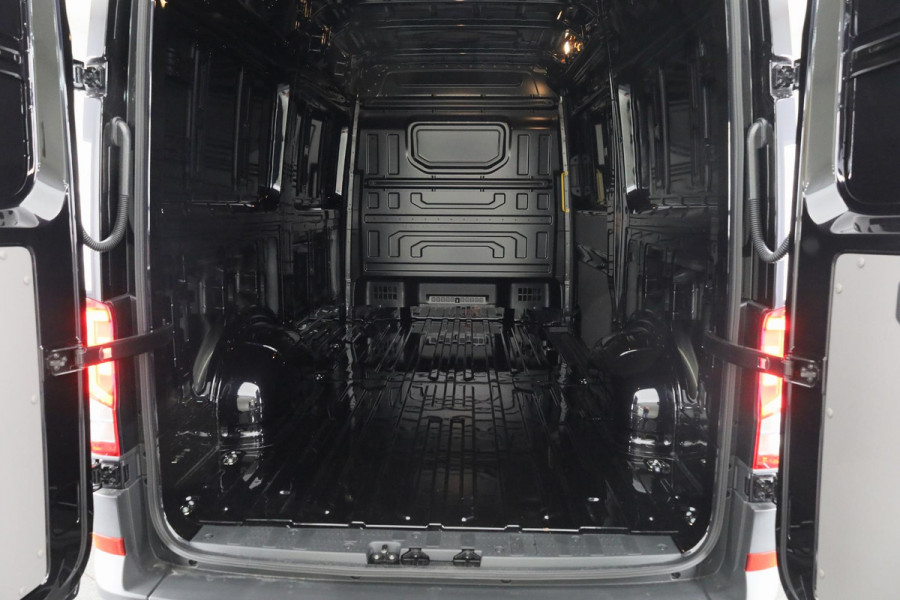 Volkswagen Crafter Trendline L3H3 2.0 TDI EU6 140 pk GVW 3.5T VOORRAAD!