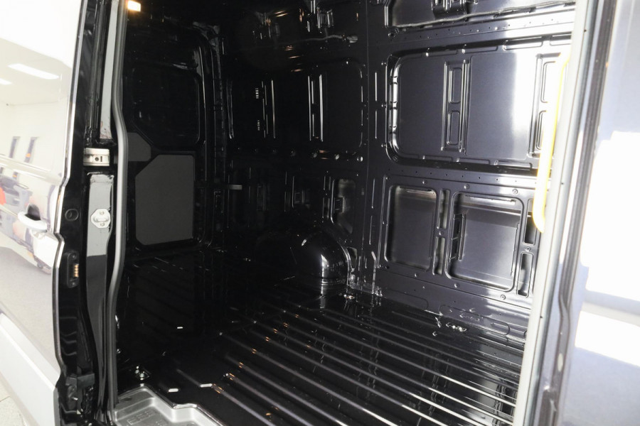Volkswagen Crafter Trendline L3H3 2.0 TDI EU6 140 pk GVW 3.5T VOORRAAD!