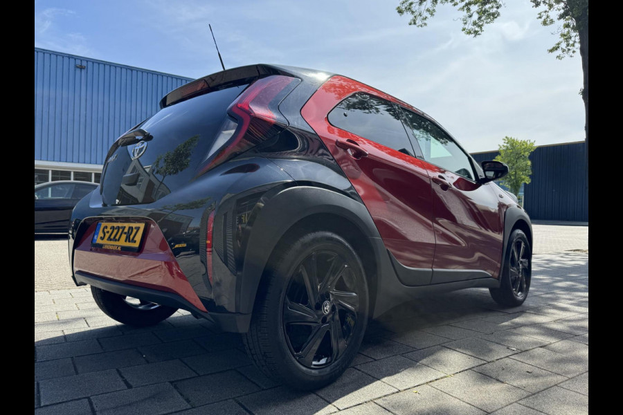 Toyota Aygo X 1.0 VVT-i MT Play Apple CarPlay/Navigatie I Airco I Sport velgen I Achteruitrij camera I 29.000KM Dealer onderhouden