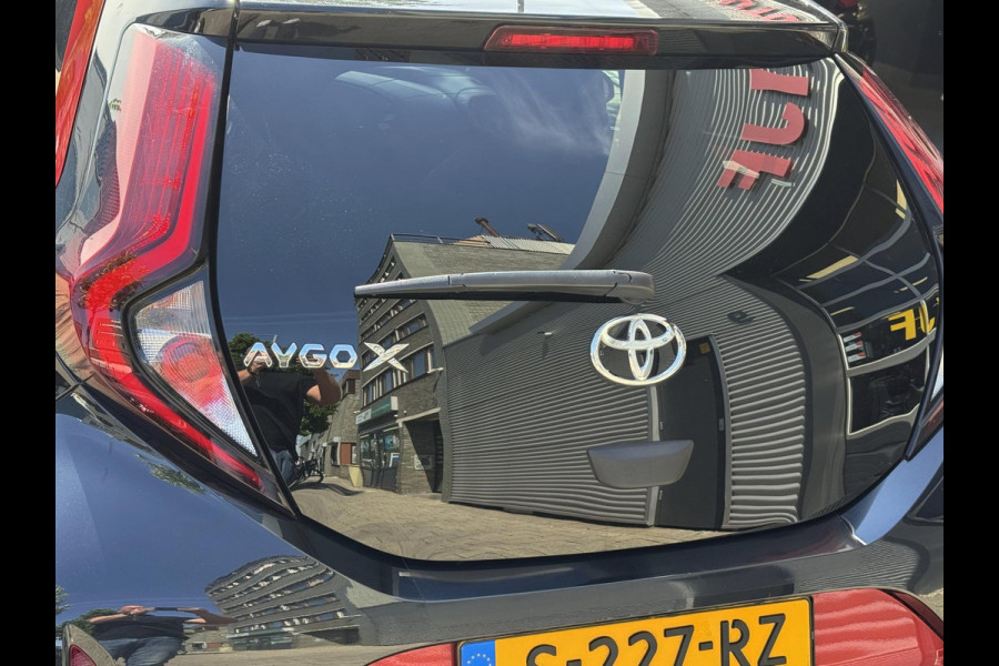 Toyota Aygo X 1.0 VVT-i MT Play Apple CarPlay/Navigatie I Airco I Sport velgen I Achteruitrij camera I 29.000KM Dealer onderhouden
