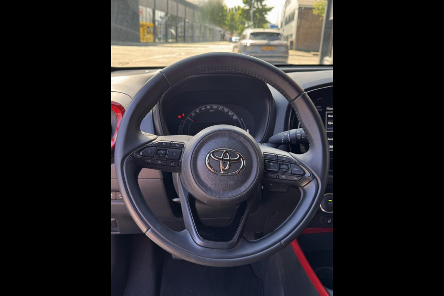 Toyota Aygo X 1.0 VVT-i MT Play Apple CarPlay/Navigatie I Airco I Sport velgen I Achteruitrij camera I 29.000KM Dealer onderhouden