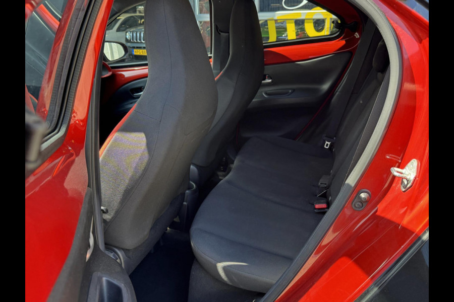 Toyota Aygo X 1.0 VVT-i MT Play Apple CarPlay/Navigatie I Airco I Sport velgen I Achteruitrij camera I 29.000KM Dealer onderhouden