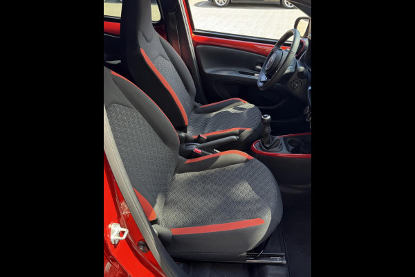 Toyota Aygo X 1.0 VVT-i MT Play Apple CarPlay/Navigatie I Airco I Sport velgen I Achteruitrij camera I 29.000KM Dealer onderhouden