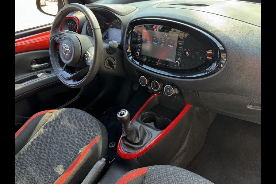 Toyota Aygo X 1.0 VVT-i MT Play Apple CarPlay/Navigatie I Airco I Sport velgen I Achteruitrij camera I 29.000KM Dealer onderhouden