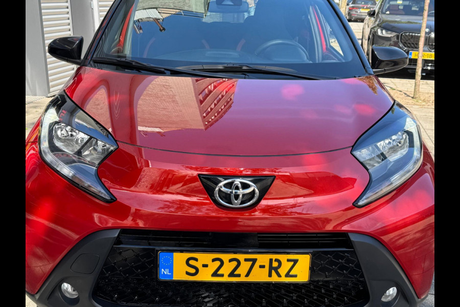 Toyota Aygo X 1.0 VVT-i MT Play Apple CarPlay/Navigatie I Airco I Sport velgen I Achteruitrij camera I 29.000KM Dealer onderhouden