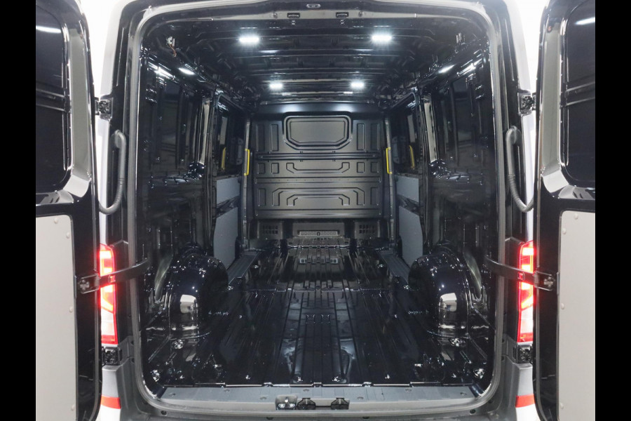 Volkswagen Crafter Trendline L3 2.0 TDI EU6 103 kW (140 pk) GVW 3.0T NETTO DEAL!! Zijschuifdeur links en rechts, Camera achter!!