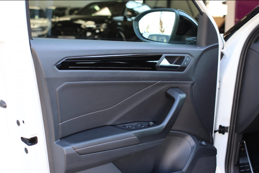 Volkswagen T-Roc 1.5 TSI R-Line *Pano*Camera*Massage*Keyless*DSG*