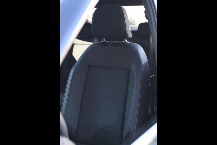 Volkswagen T-Roc 1.5 TSI R-Line *Pano*Camera*Massage*Keyless*DSG*