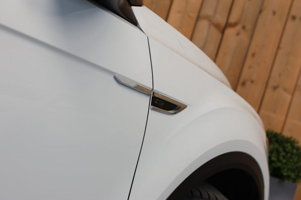 Volkswagen T-Roc 1.5 TSI R-Line *Pano*Camera*Massage*Keyless*DSG*