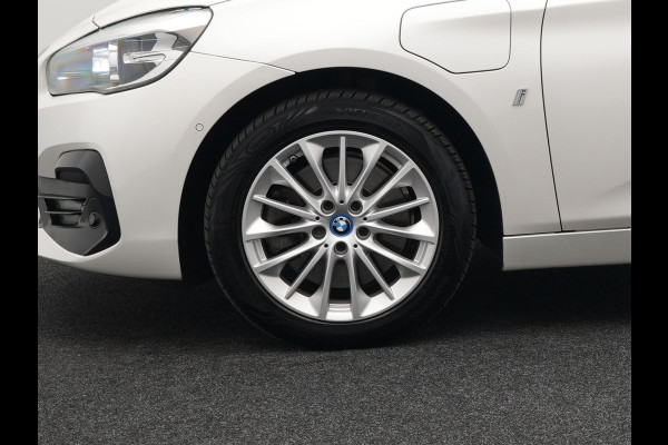 BMW 2 Serie Active Tourer 225xe iPerformance Plug In Hybrid 225pk PHEV | Navi | Stoelverwarming | 17"L.M | El. Achterklep | Cruise Control | PDC V + A |