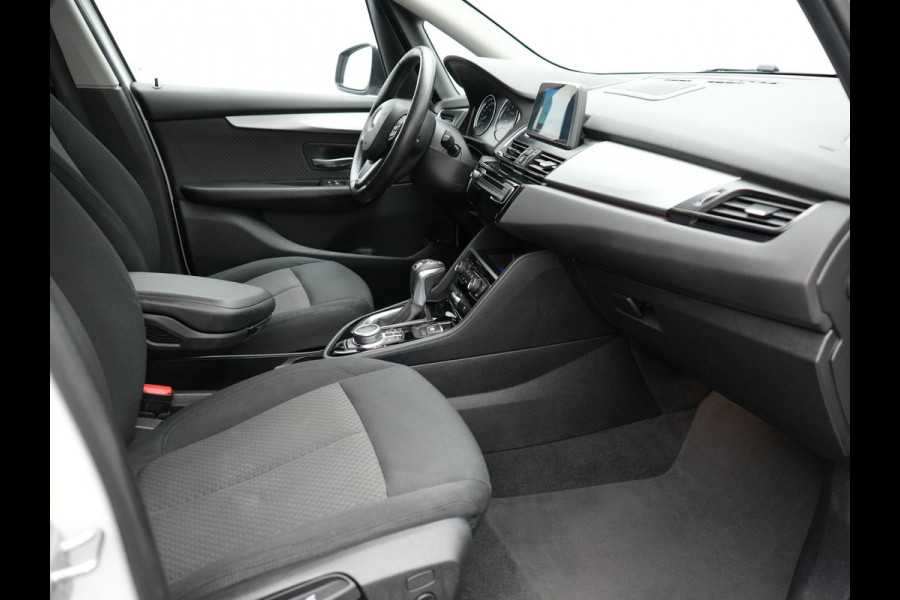 BMW 2 Serie Active Tourer 225xe iPerformance Plug In Hybrid 225pk PHEV | Navi | Stoelverwarming | 17"L.M | El. Achterklep | Cruise Control | PDC V + A |