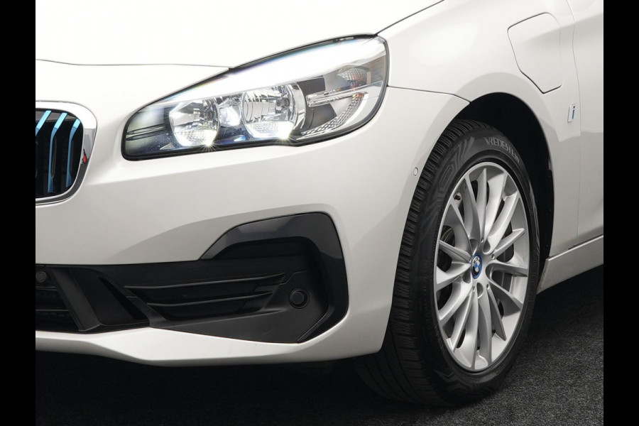 BMW 2 Serie Active Tourer 225xe iPerformance Plug In Hybrid 225pk PHEV | Navi | Stoelverwarming | 17"L.M | El. Achterklep | Cruise Control | PDC V + A |