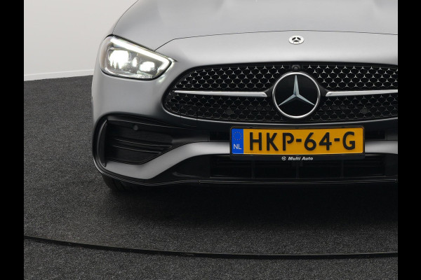 Mercedes-Benz C-Klasse Estate 300 e AMG Line Plug in Hybrid Selenite Magno PHEV | Panodak | Trekhaak af Fabriek | Adaptive Cruise | Elektrische Stoelen met  Memory | Carplay | Sfeerverlichting | MBUX | Navigatie | 360 Camera | DAB | Virtual |