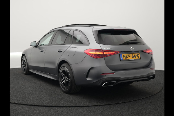 Mercedes-Benz C-Klasse Estate 300 e AMG Line Plug in Hybrid Selenite Magno PHEV | Panodak | Trekhaak af Fabriek | Adaptive Cruise | Elektrische Stoelen met  Memory | Carplay | Sfeerverlichting | MBUX | Navigatie | 360 Camera | DAB | Virtual |
