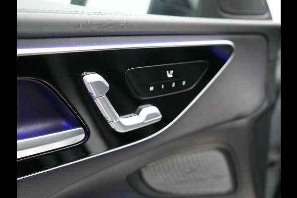 Mercedes-Benz C-Klasse Estate 300 e AMG Line Plug in Hybrid Selenite Magno PHEV | Panodak | Trekhaak af Fabriek | Adaptive Cruise | Elektrische Stoelen met  Memory | Carplay | Sfeerverlichting | MBUX | Navigatie | 360 Camera | DAB | Virtual |
