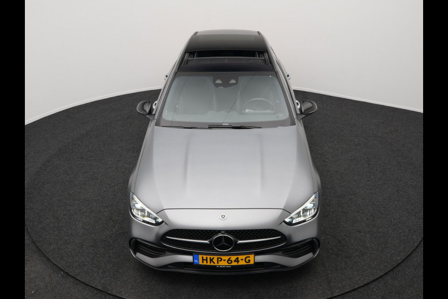 Mercedes-Benz C-Klasse Estate 300 e AMG Line Plug in Hybrid Selenite Magno PHEV | Panodak | Trekhaak af Fabriek | Adaptive Cruise | Elektrische Stoelen met  Memory | Carplay | Sfeerverlichting | MBUX | Navigatie | 360 Camera | DAB | Virtual |