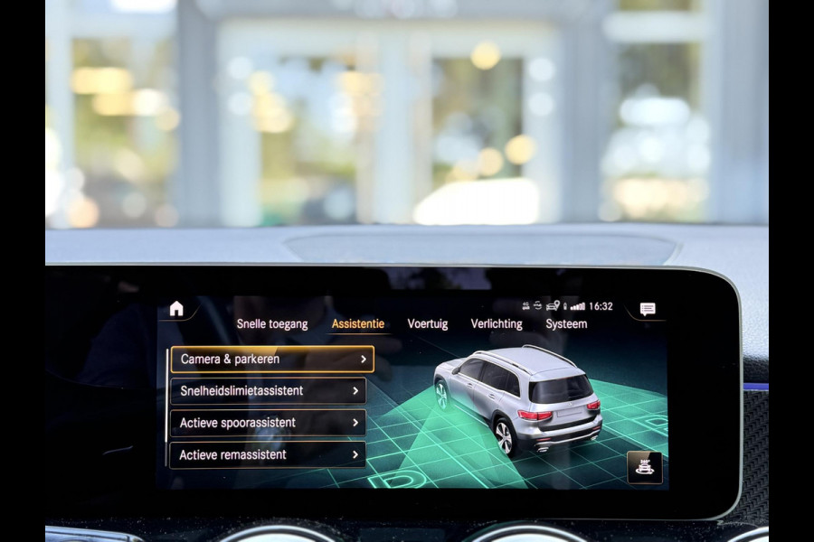 Mercedes-Benz Glb 200 Business Solution AMG 7p. Pano|Trekhaak|Sfeer|Advanced sound