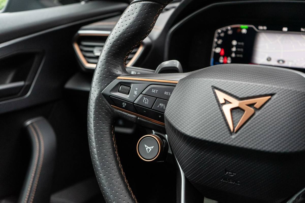 CUPRA Formentor 1.4 e-Hybrid VZ Copper Edition Pano / Memory / Camera CUPRA Formentor 1.4 e-Hybrid VZ Copper Edition Pano / Memory / Camera