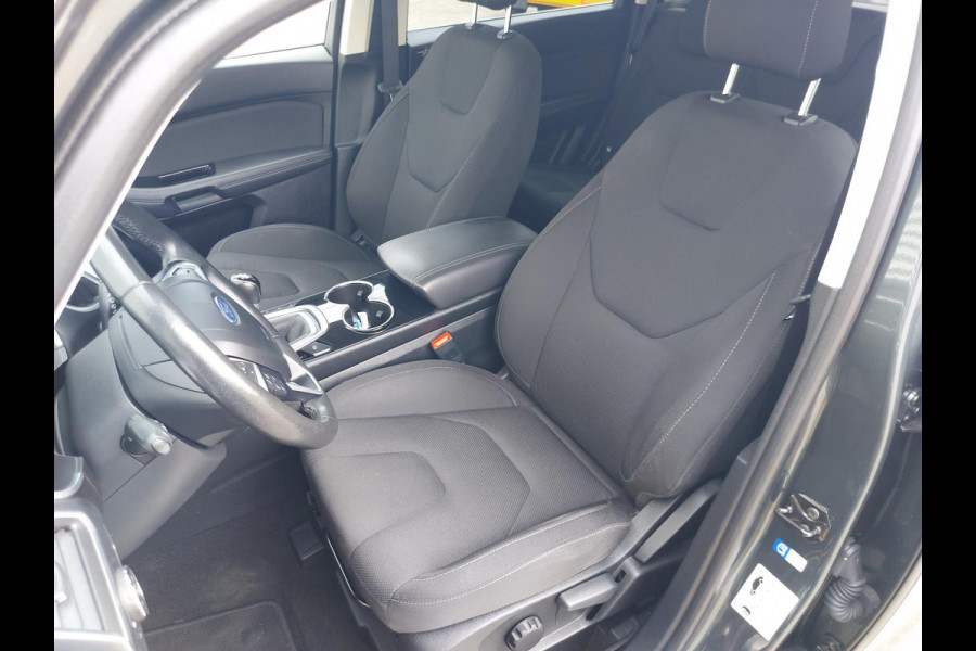 Ford S-Max 1.5 Titanium, airco,trekhaak,navigatie,stoelverwarming,parkeersensoren,
