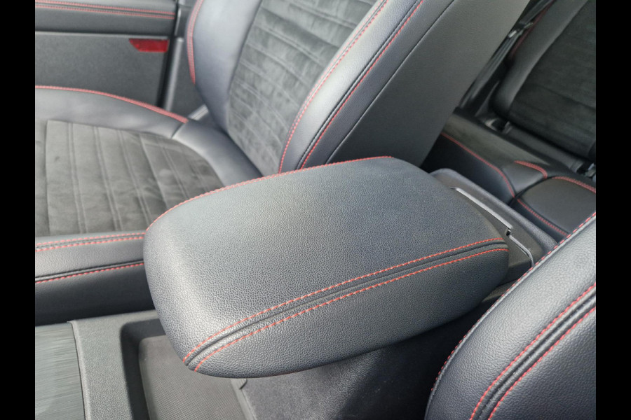 Ford Kuga 2.5 PHEV ST-Line X | Trekhaak | 19 inch velgen| Adaptive cruise control | Winter Pack | Dode hoek | Camera voor en achter