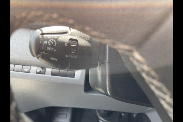 Citroën Jumpy 2.0 BlueHDI 180pk automaat Business XL L3H1 DC 5 persoons S&S / € 29.950 marge / vrij van btw / euro 6 diesel / airco / cruise / navi / camera / leer / trekhaak / rolstoel lift