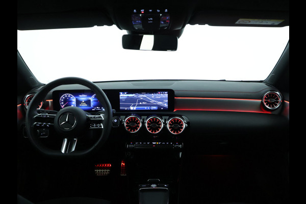 Mercedes-Benz CLA-Klasse Shooting Brake 250 e AMG Plug-In Hybride | 5 spaaks lichtmetalen velgen | Navigatie | Wide screen | Parking support met camera achter | Inclusief 24 maanden Mercedes-Benz Certified garantie voor Europa.