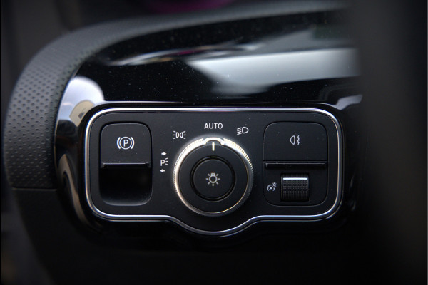 Mercedes-Benz CLA-Klasse Shooting Brake 250 e AMG Line | Panoramadak | Stoelverwarming | Cruise Control | Camera | Apple Carplay | Ambiance Verlichting | Night Pakket | Keyless | Dealer Onderhouden | Dodehoekdetectie