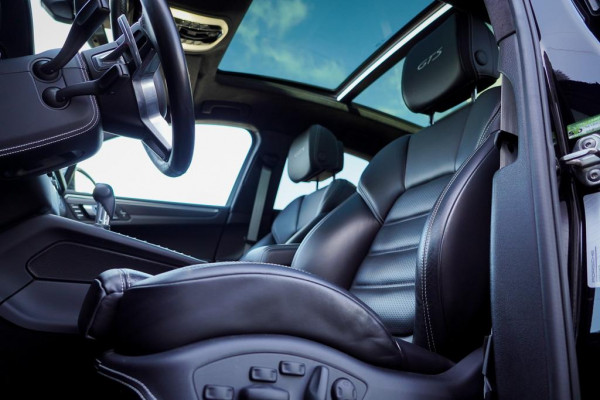 Porsche Macan 3.0 GTS / Pano / Leder / Luchtvering / NL Auto / 21''
