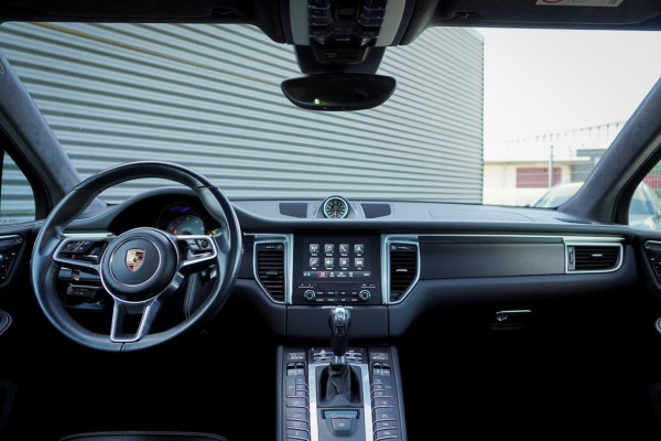 Porsche Macan 3.0 GTS / Pano / Leder / Luchtvering / NL Auto / 21''