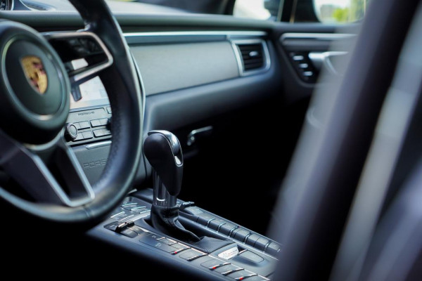 Porsche Macan 3.0 GTS / Pano / Leder / Luchtvering / NL Auto / 21''
