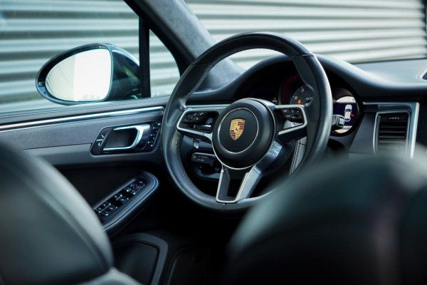 Porsche Macan 3.0 GTS / Pano / Leder / Luchtvering / NL Auto / 21''