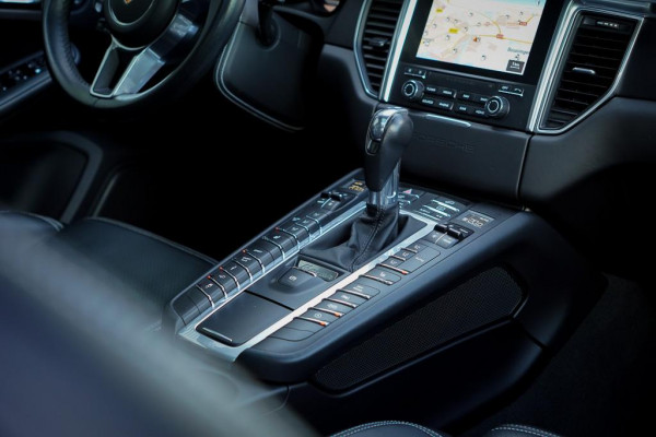 Porsche Macan 3.0 GTS / Pano / Leder / Luchtvering / NL Auto / 21''