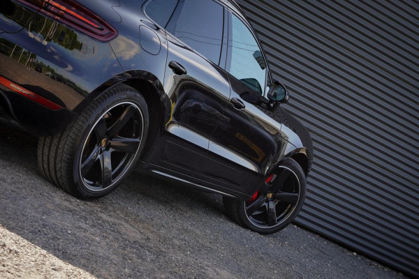 Porsche Macan 3.0 GTS / Pano / Leder / Luchtvering / NL Auto / 21''