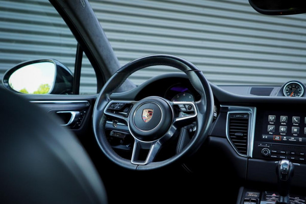Porsche Macan 3.0 GTS / Pano / Leder / Luchtvering / NL Auto / 21''