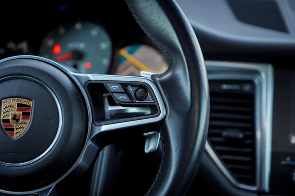 Porsche Macan 3.0 GTS / Pano / Leder / Luchtvering / NL Auto / 21''