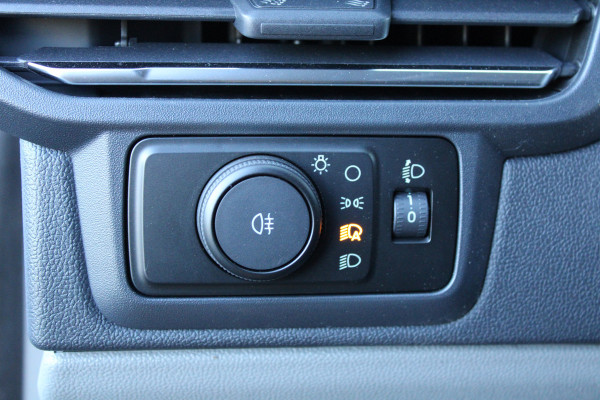 Ford Transit Custom 320 2.0 TDCI L2H1 Limited DC 170pk - Adaptive Cruise - Navi - 2x Schuifdeur - Verwarmd stuur - 70l tank - 17" LM velgen - Rijkla