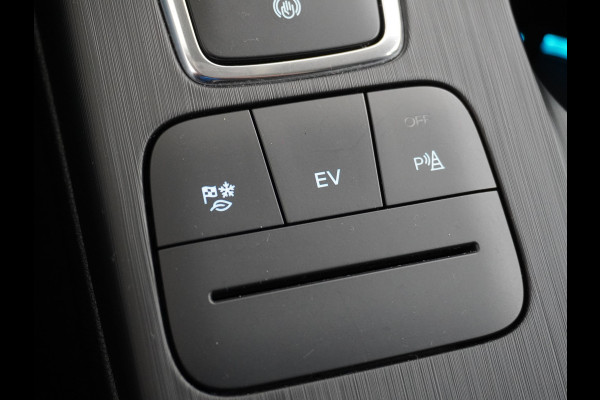 Ford Kuga 2.5 PHEV 225pk Aut. Hybride Navi Camera Apple Carplay Android Ford-Connect PDC a+v 18" DAB Dual-ECC Stoelverwarmd Cruise Control Led Bluetooth Active Braking/Pre-Collision Assist Lane Assist en Road Edge Detection Voicecontrol EURO 6