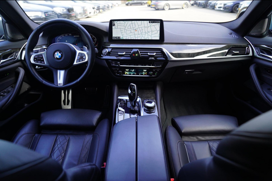 BMW 5 Serie M550i xDrive High Executive | Massage | Driving Assistant Professional | Softclose | Panorama | Head up | BMW LASER