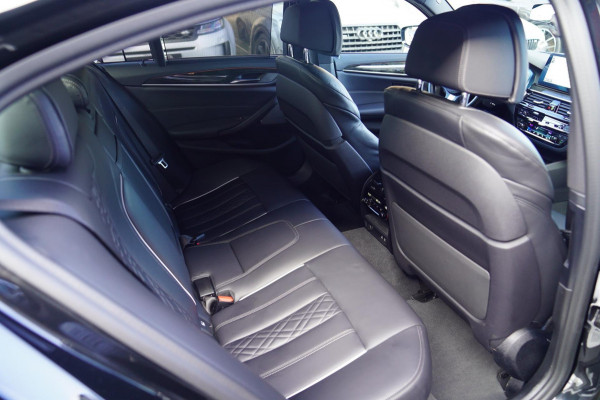 BMW 5 Serie M550i xDrive High Executive | Massage | Driving Assistant Professional | Softclose | Panorama | Head up | BMW LASER