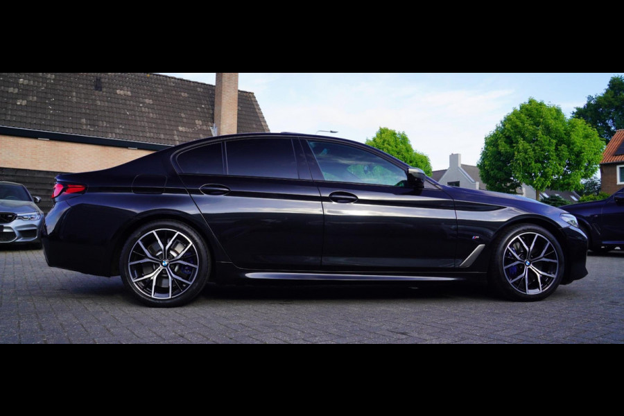 BMW 5 Serie M550i xDrive High Executive | Massage | Driving Assistant Professional | Softclose | Panorama | Head up | BMW LASER