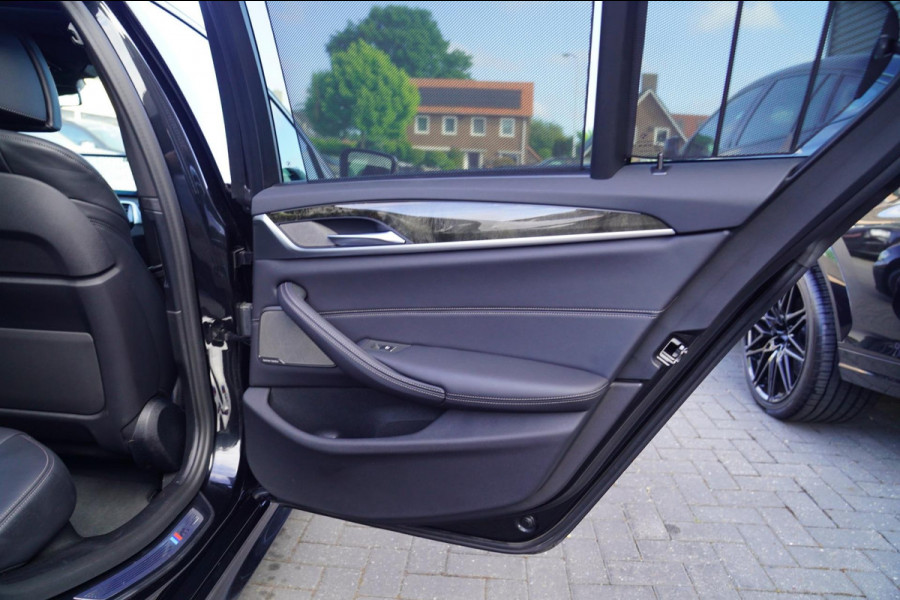 BMW 5 Serie M550i xDrive High Executive | Massage | Driving Assistant Professional | Softclose | Panorama | Head up | BMW LASER
