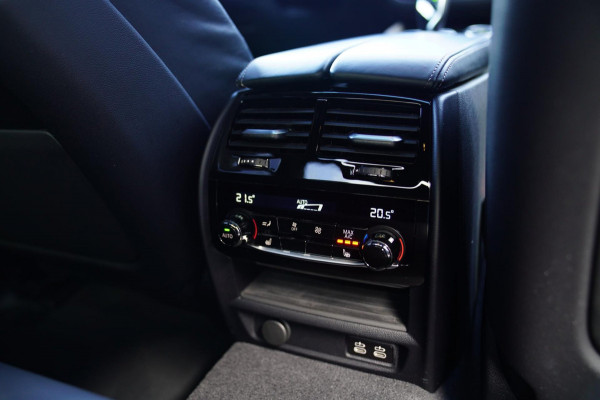 BMW 5 Serie M550i xDrive High Executive | Massage | Driving Assistant Professional | Softclose | Panorama | Head up | BMW LASER