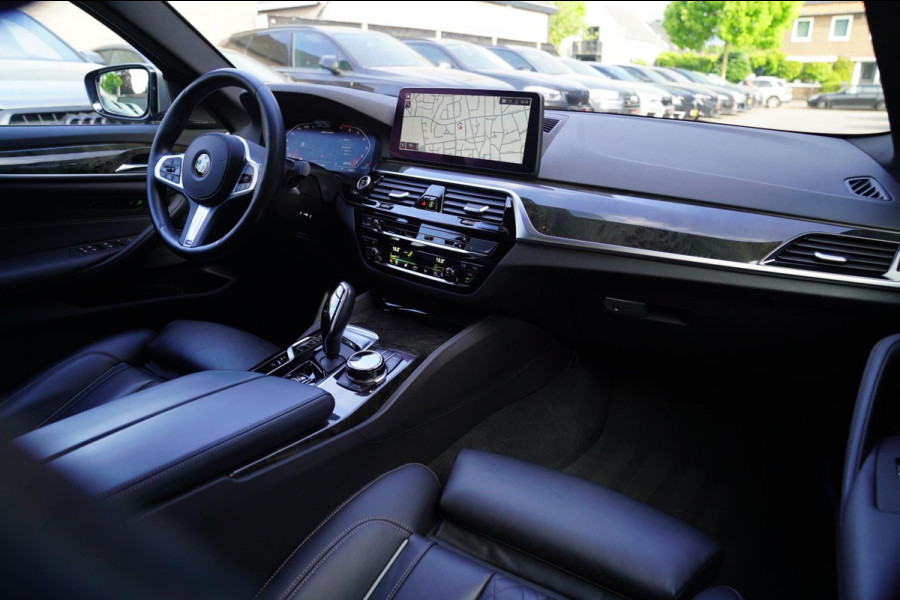 BMW 5 Serie M550i xDrive High Executive | Massage | Driving Assistant Professional | Softclose | Panorama | Head up | BMW LASER