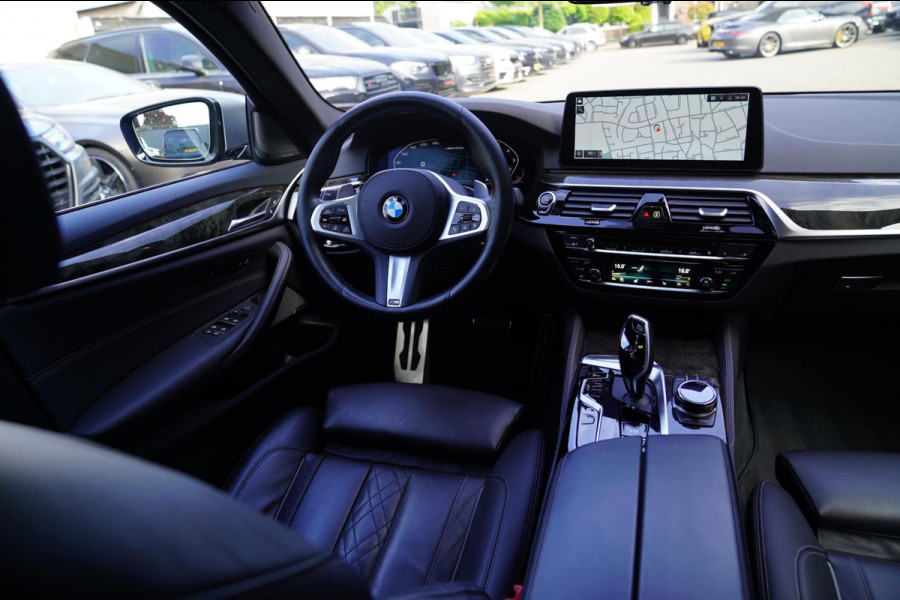 BMW 5 Serie M550i xDrive High Executive | Massage | Driving Assistant Professional | Softclose | Panorama | Head up | BMW LASER