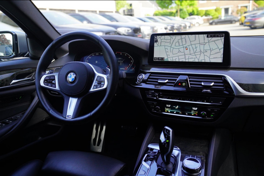 BMW 5 Serie M550i xDrive High Executive | Massage | Driving Assistant Professional | Softclose | Panorama | Head up | BMW LASER