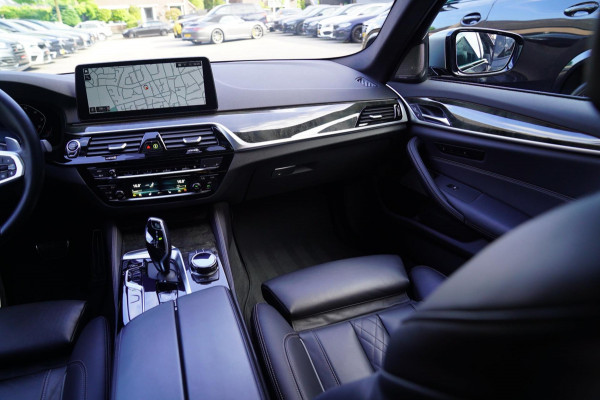 BMW 5 Serie M550i xDrive High Executive | Massage | Driving Assistant Professional | Softclose | Panorama | Head up | BMW LASER