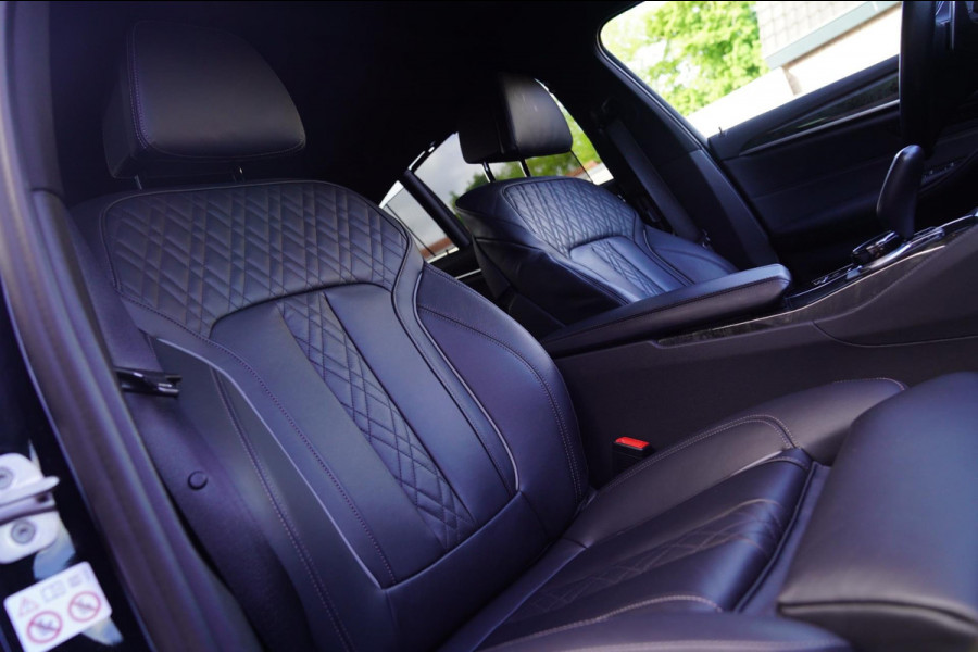BMW 5 Serie M550i xDrive High Executive | Massage | Driving Assistant Professional | Softclose | Panorama | Head up | BMW LASER